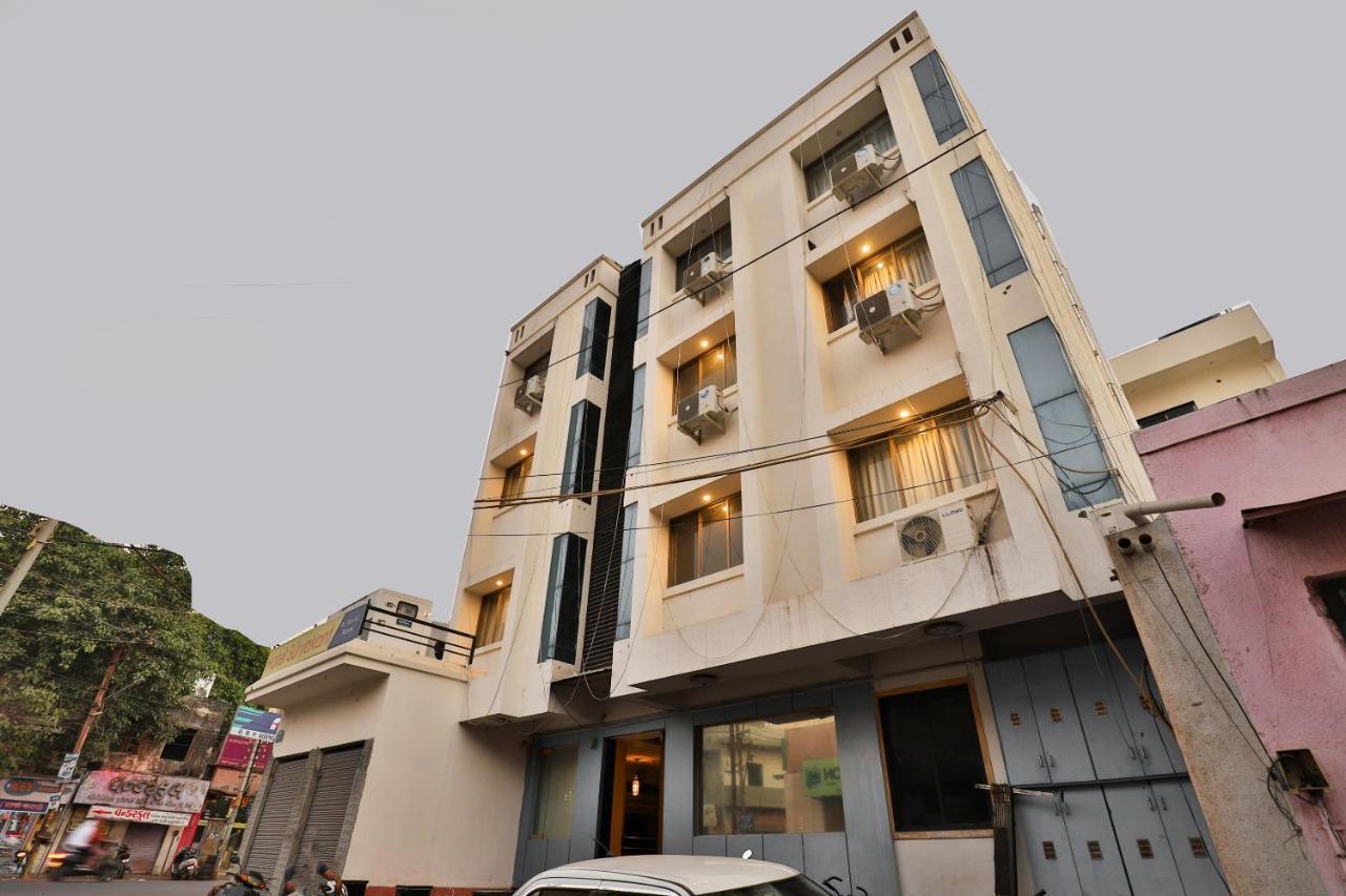 ראג'קוט Oyo 23540 Hotel Suryakant מראה חיצוני תמונה
