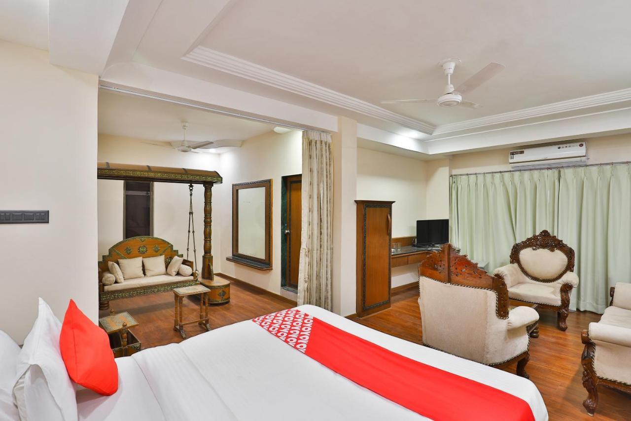 ראג'קוט Oyo 23540 Hotel Suryakant מראה חיצוני תמונה