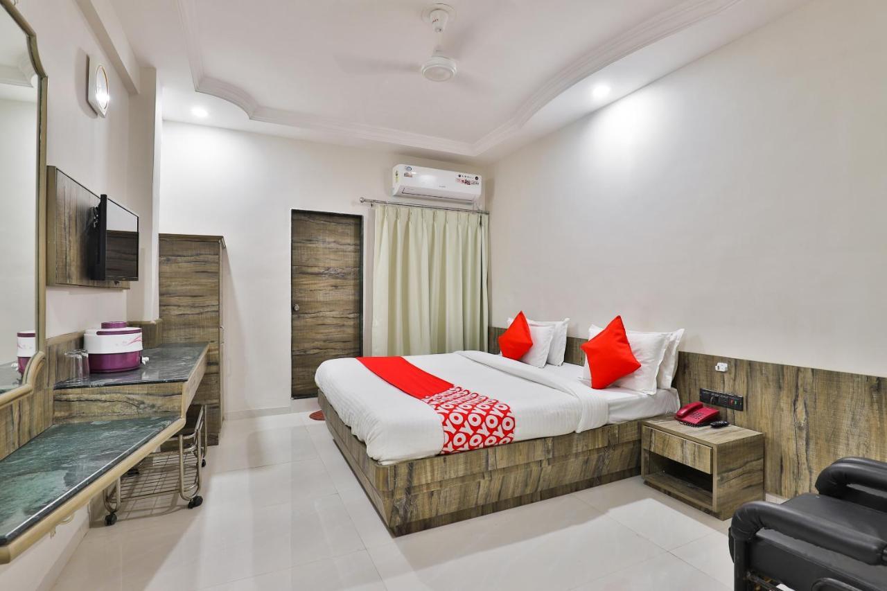 ראג'קוט Oyo 23540 Hotel Suryakant מראה חיצוני תמונה