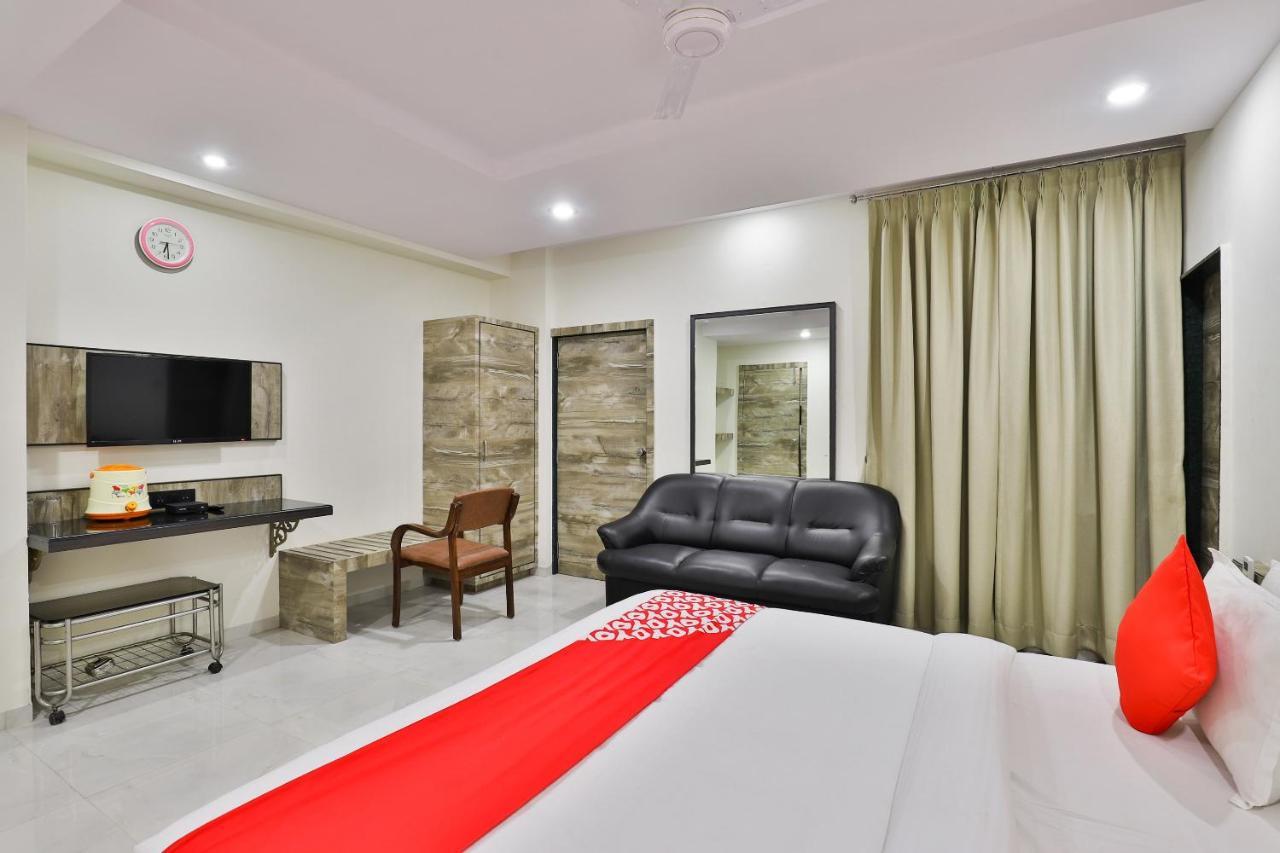 ראג'קוט Oyo 23540 Hotel Suryakant מראה חיצוני תמונה