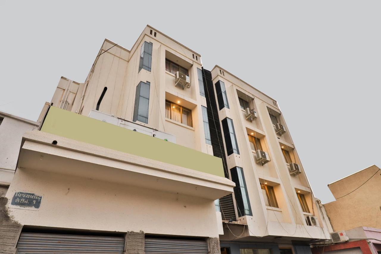 ראג'קוט Oyo 23540 Hotel Suryakant מראה חיצוני תמונה