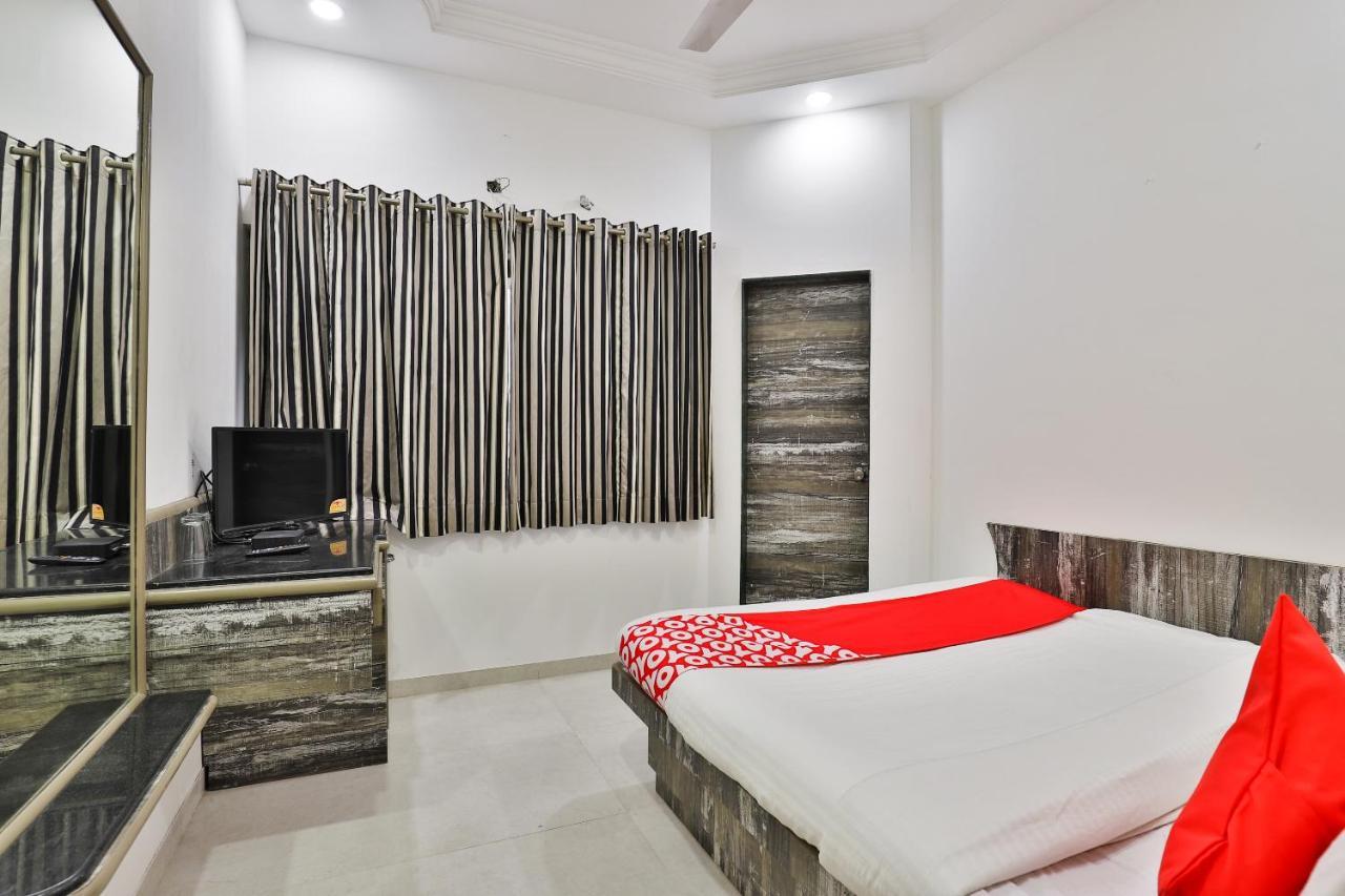 ראג'קוט Oyo 23540 Hotel Suryakant מראה חיצוני תמונה