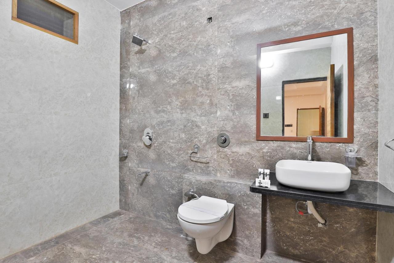 ראג'קוט Oyo 23540 Hotel Suryakant מראה חיצוני תמונה