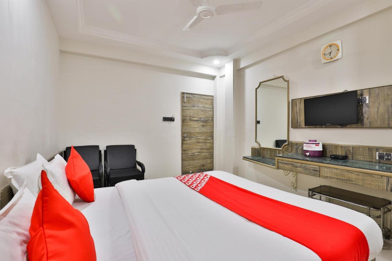 ראג'קוט Oyo 23540 Hotel Suryakant מראה חיצוני תמונה