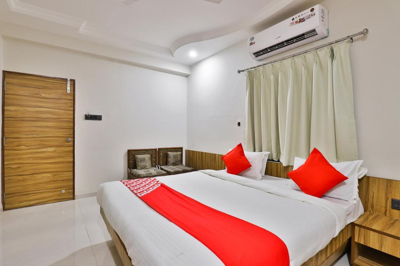 ראג'קוט Oyo 23540 Hotel Suryakant מראה חיצוני תמונה