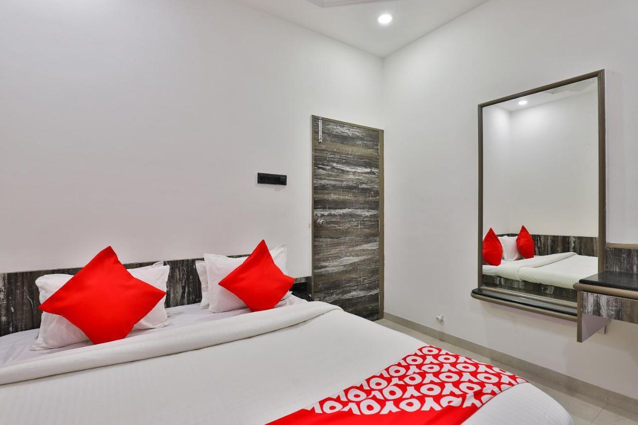 ראג'קוט Oyo 23540 Hotel Suryakant מראה חיצוני תמונה