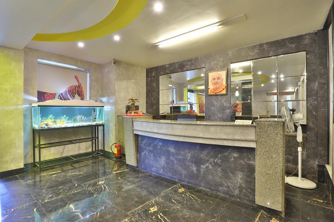 ראג'קוט Oyo 23540 Hotel Suryakant מראה חיצוני תמונה